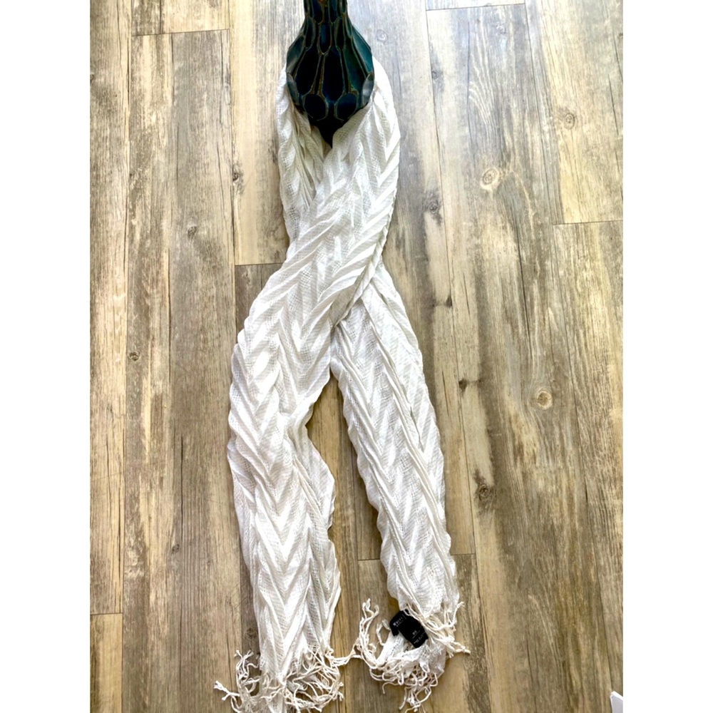 FINAL SALE NWOT White House Black Market Scarf.